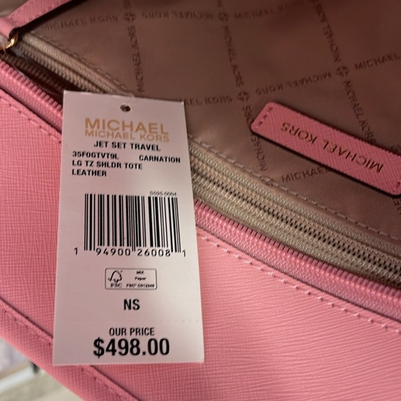 MICHAEL KORS
Jet Set Travel Lg Top Zip Shoulder Tote Saffiano Leather
Carnation - Picture 6 of 16